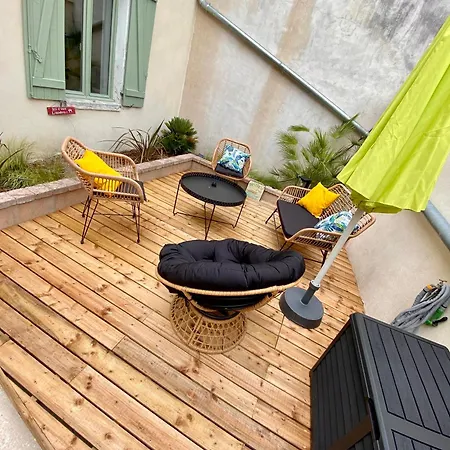 Superbe Appartement Terrasse Et Parking Gratuit Auxerre Exterior photo